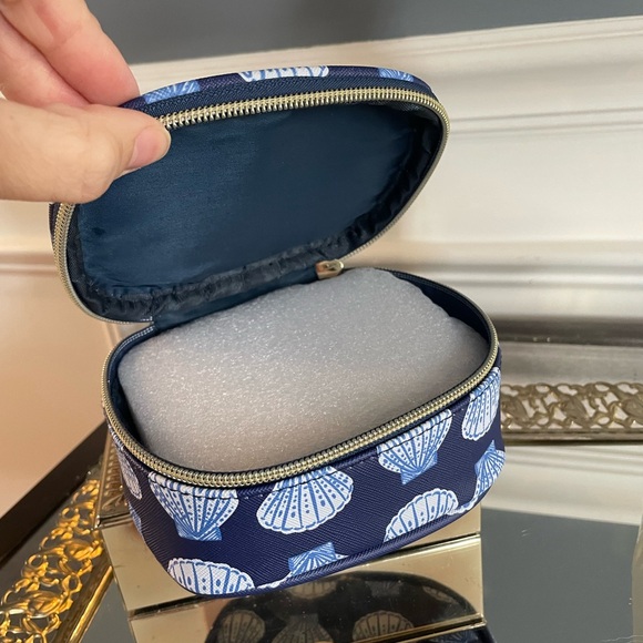 Dabney Lee Seashell Travel case - Picture 6 of 7